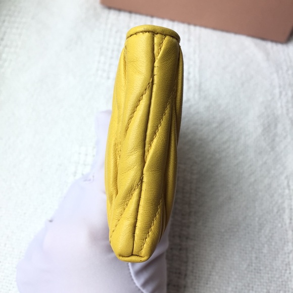 Authentic MIU MIU Matelasse Nappa Leather L Shape Zipper Wallet Card Holder Sole - Picture 12 of 16